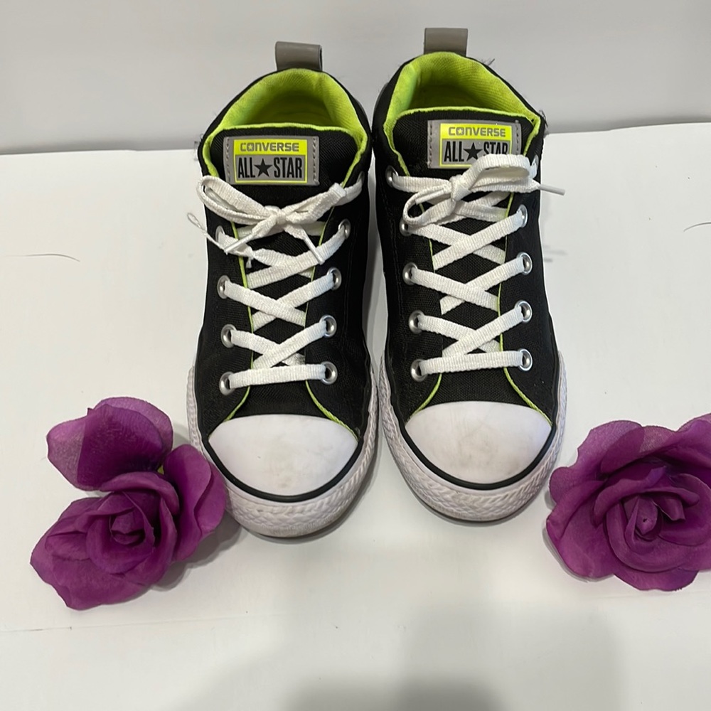 CONVERSE Great condition BLACK AND GREEN